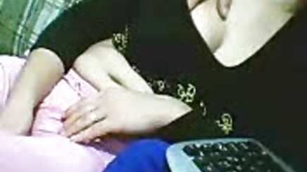 ELLERİMİ azeri sex porno indir KİLİTLE VE ONU KANEPEDE BECERİYORUM