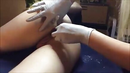 Asya yeniyetmelerin seksi kedi başlarken yağ masaj
