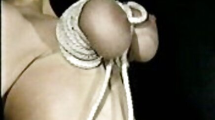 Asyalı qehbelerin seksi kız öğrenci öğretmen, köle ile eğleniyor,